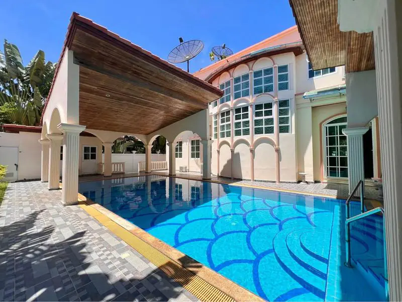 Beautifully maintained luxury pool villa at Paradise Villa 2,