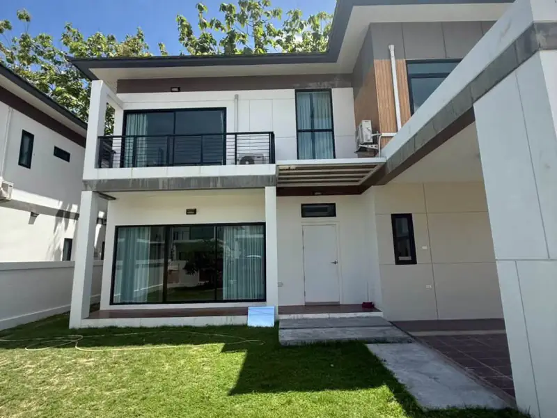 Enjoy comfortable family living in this well-designed 2-storey detached house at Tropical Village 2