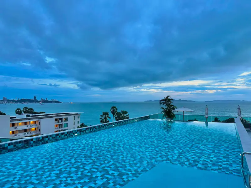 Beachfront Luxury with Full Sea View Laguna Heights, Wongamat