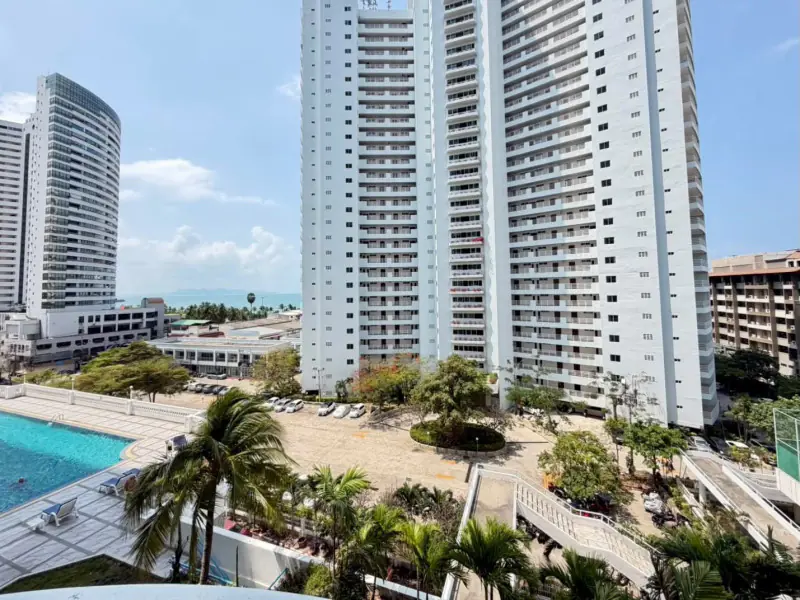 Jomtien Beach – Spacious Studio Condo for Sale