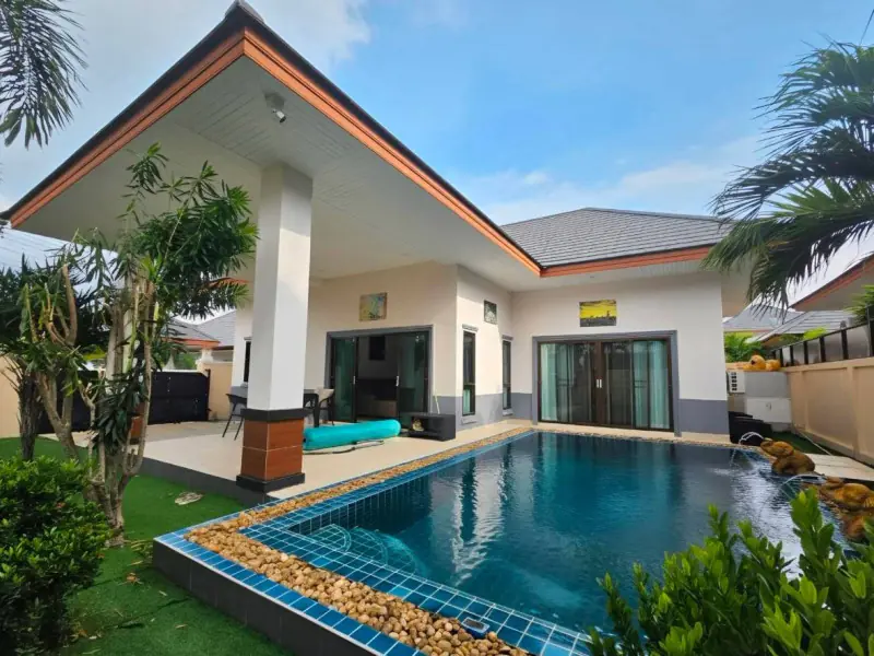 Dusit Garden 6 – 3-Bedroom Corner House for Rent