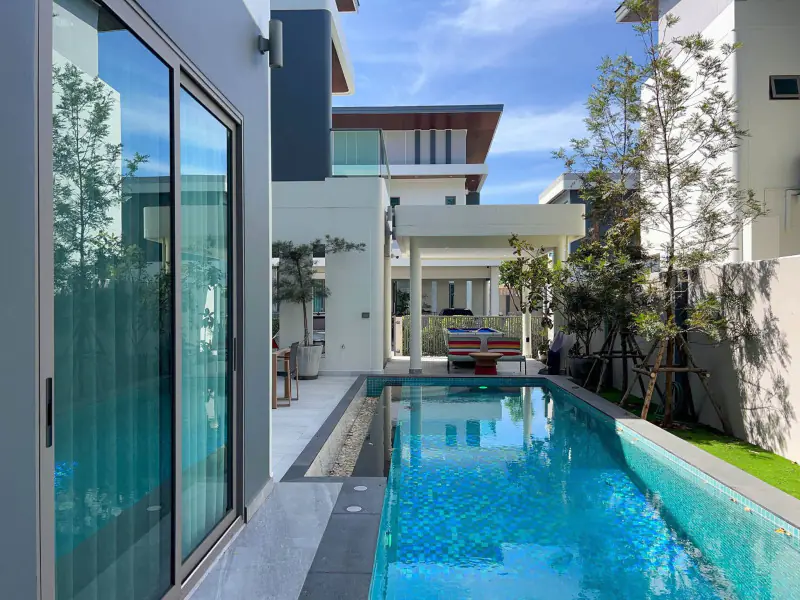 98 Lakeville Mabprachan – 5 Bedroom Pool Villa for Sale & Rent