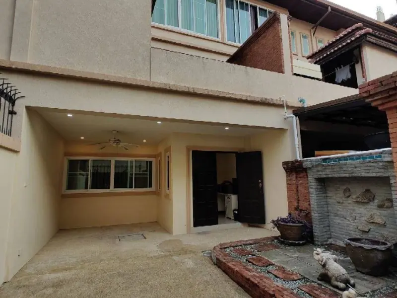 Cozy 3-Bedroom Townhouse for Sale – Pratumnak, Pattaya