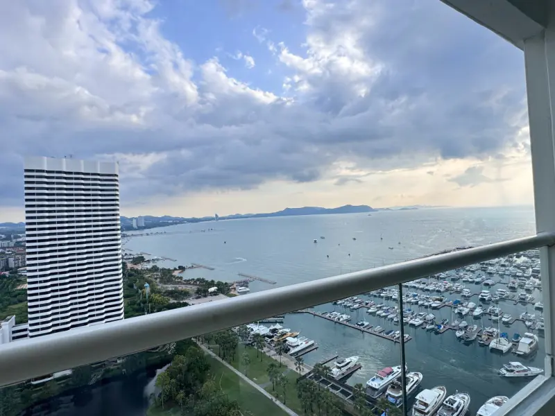 Luxury high-floor condominium in Ocean Portofino for rent