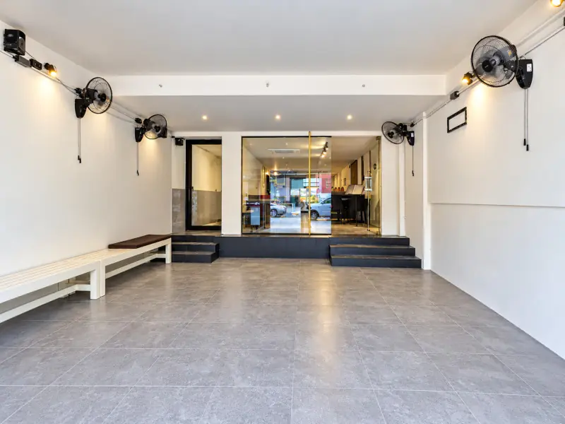 Commercial Shophouse for Rent with Restaurant Business for Sale Pratumnak Soi 5, Pattaya