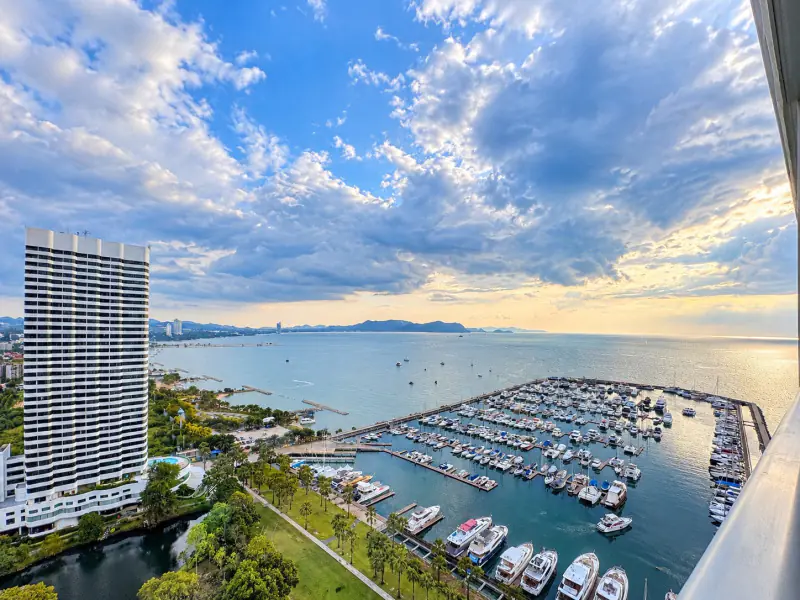 Luxury high-floor condominium in Ocean Portofino for rent