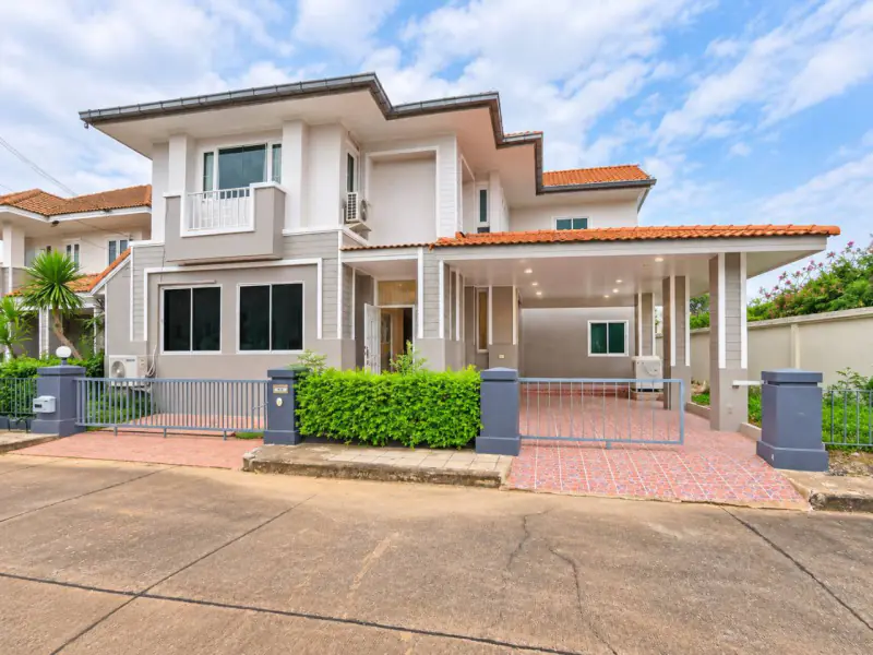 Baan Suan Lalana, Jomtien Spacious 4Bedroom Corner House with Private Garden