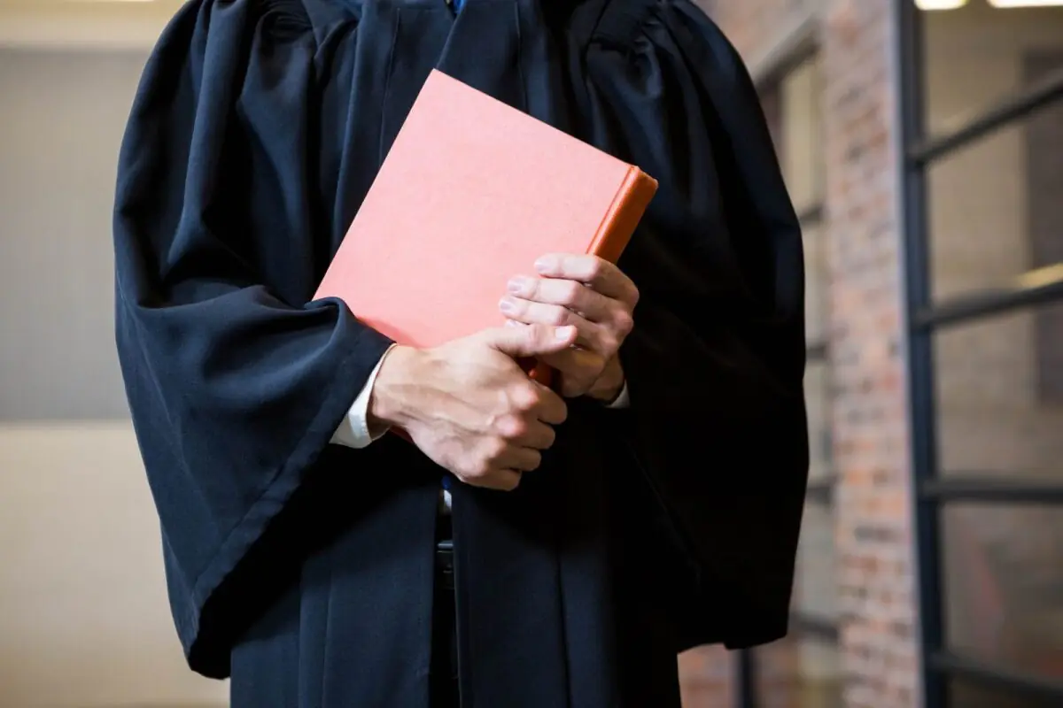 在泰国芭提雅购买房屋或公寓需要律师吗？