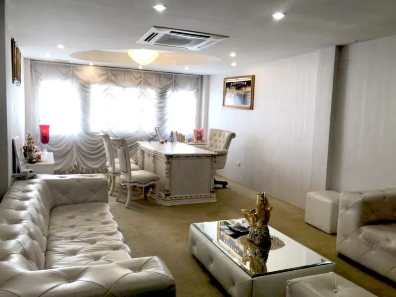 Commercial building for sale