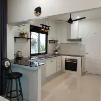 Live or Work: Renovated Three-Story House with Mixed-Use Potential thumbnail