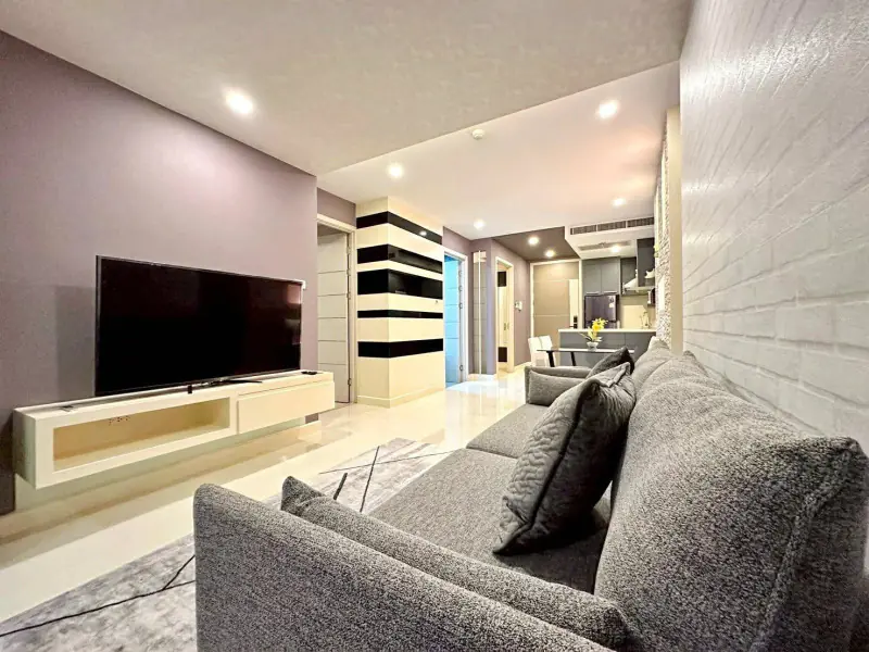 Urban Comfort - Well-Balanced 2-Bed Residence at Apus Condo