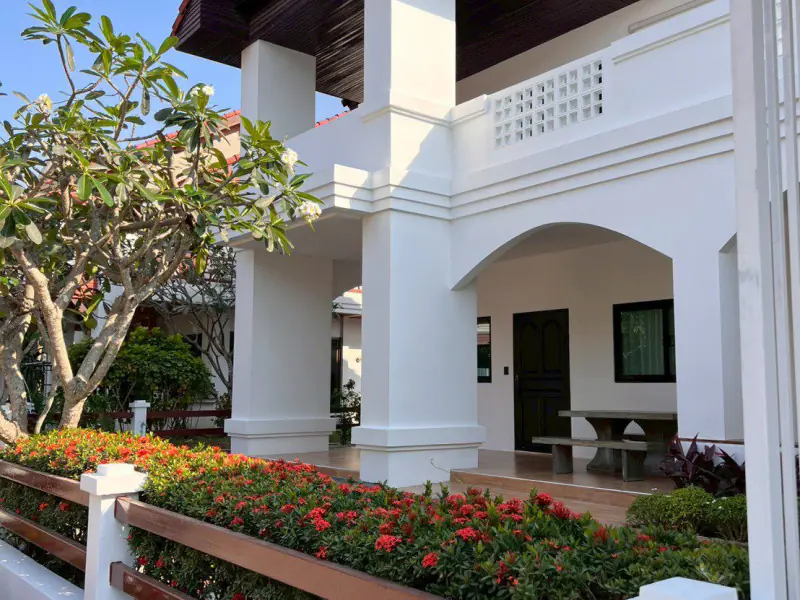 Beach Access Villa For Rent at Hinwong Nivet