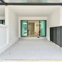 Effortless Living in a 2-Storey Townhome thumbnail