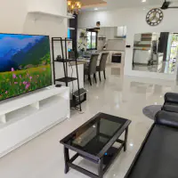 Live or Work: Renovated Three-Story House with Mixed-Use Potential thumbnail