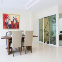 Nice 3 Bedroom Town House In The Meadows East Pattaya thumbnail