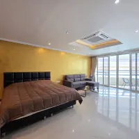 Sea View Spacious Unit at Jomtien Plaza Condotel thumbnail