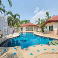 Discover exceptional space and privacy in this impressive 4-bedroom house, thumbnail