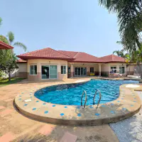 Discover exceptional space and privacy in this impressive 4-bedroom house, thumbnail