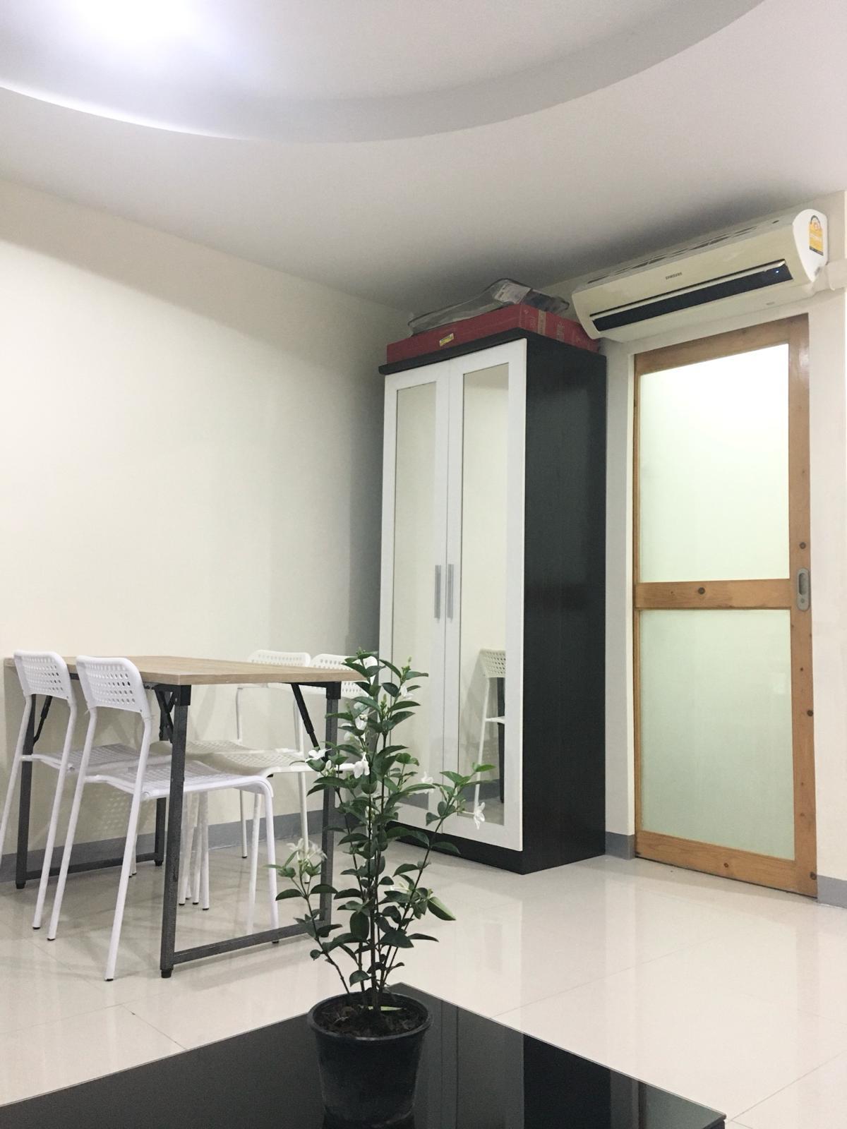 Renovated Studio For Sale - Pattaya Rungfa Condominium thumbnail