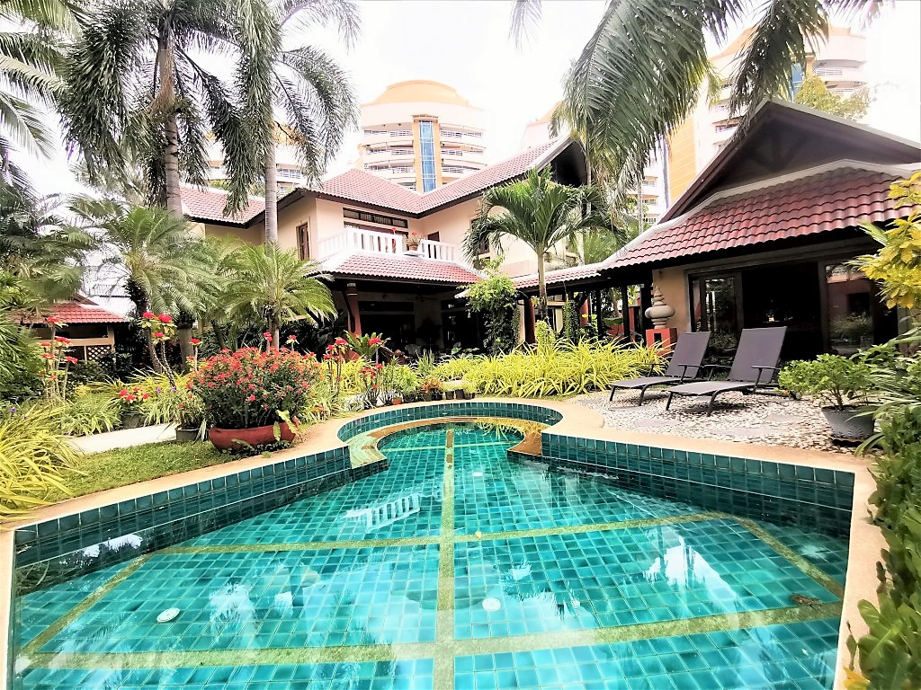 Stunning Thabali Village House for Sale At Jomtien for sale in Jomtien