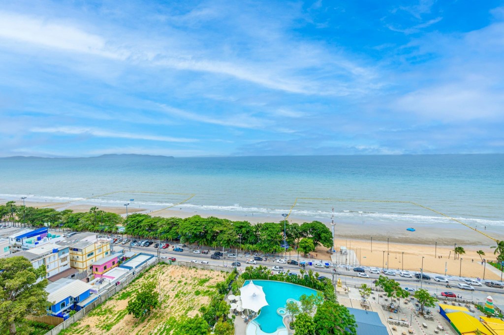 Luxury sea view condo for rent at Copacabana for rent in Jomtien