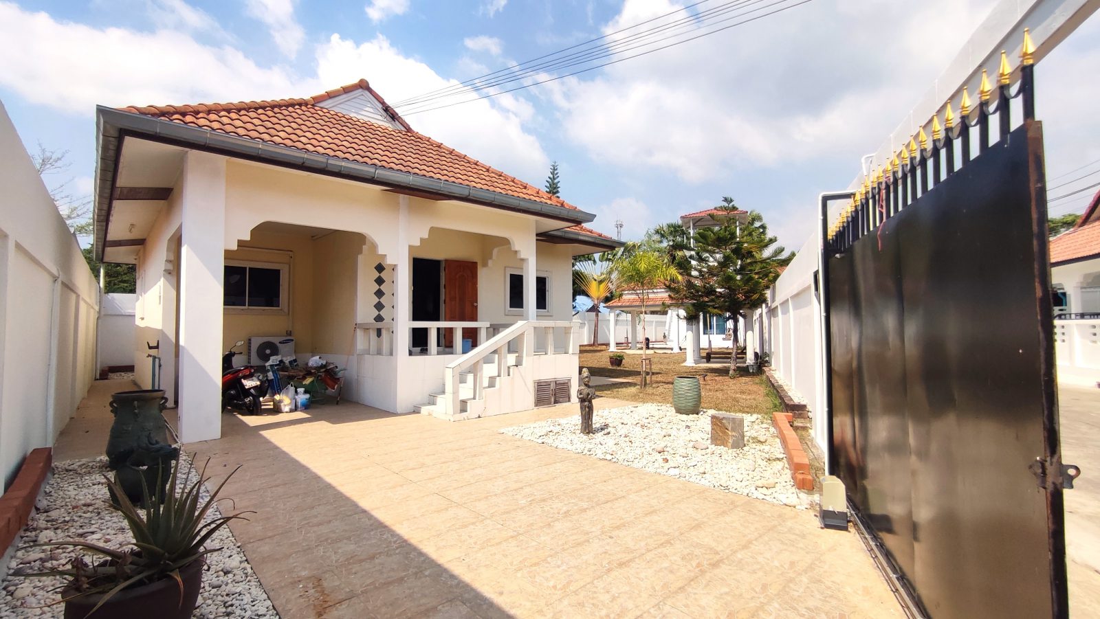 3 bedroom House for sale At Nongmaikaen for sale in East Pattaya