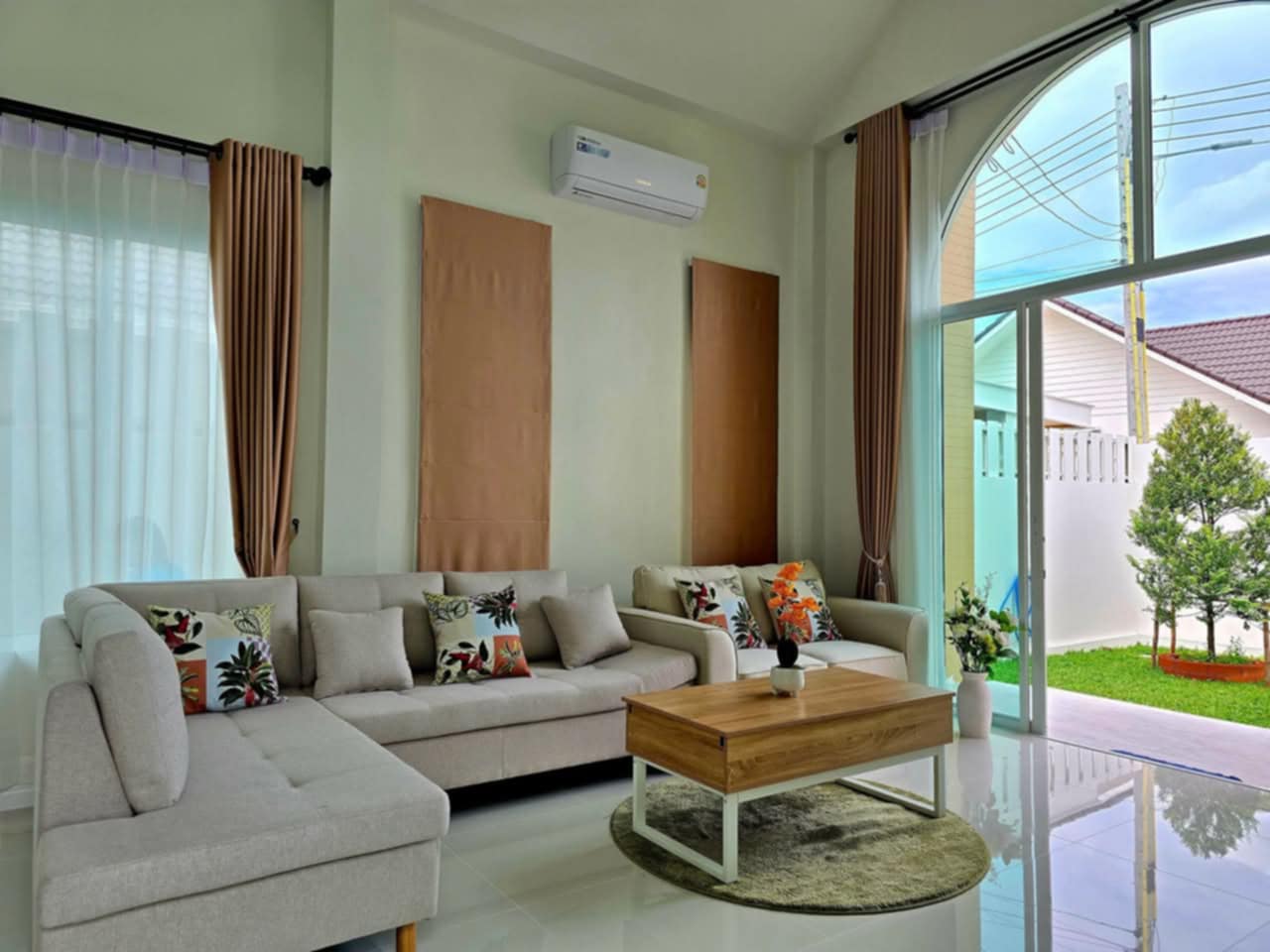 Pool Villa for Rent in East Pattaya, Pets allowed.