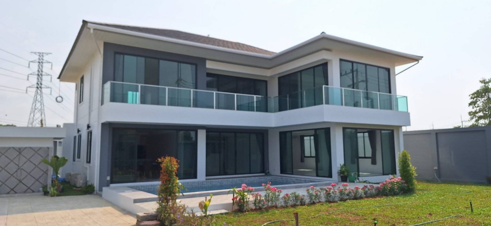 Serene Pool Villa with 4 Baths in Peaceful RongPoa