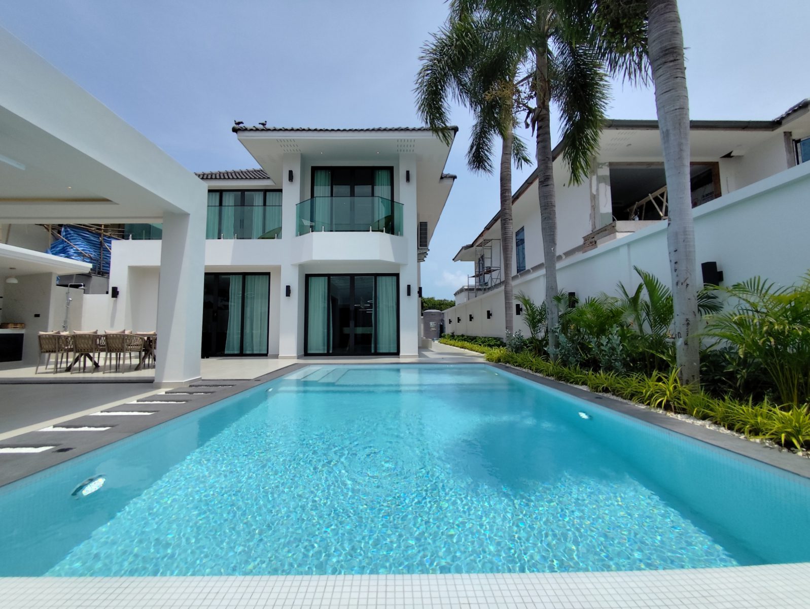 Furnished Luxury Pool Villa for Sale in Jomtien area