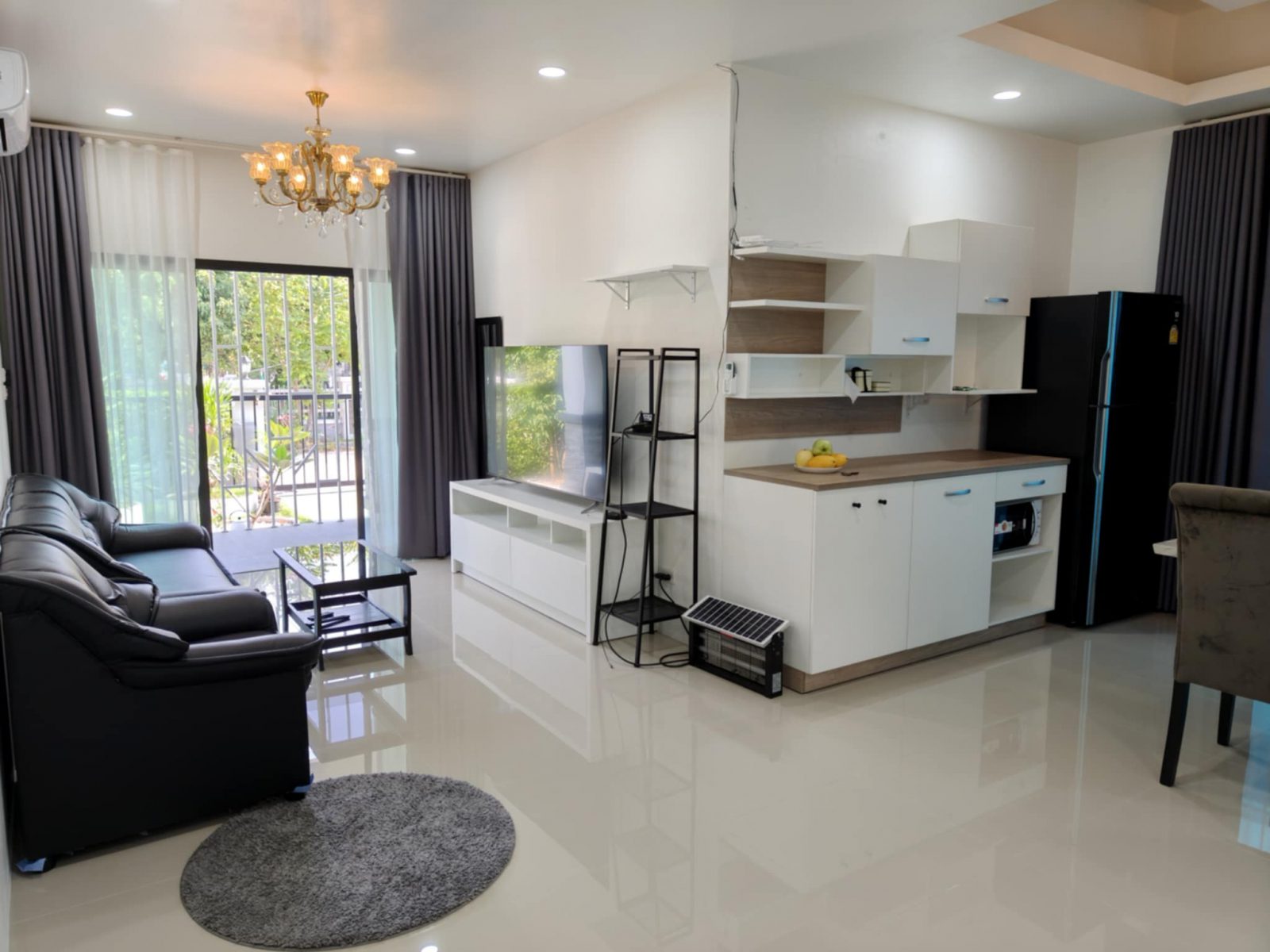Live or Work: Renovated Three-Story House with Mixed-Use Potential